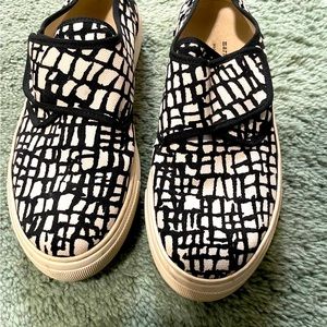 Marka Canvas Platform Sneakers - Black and White
